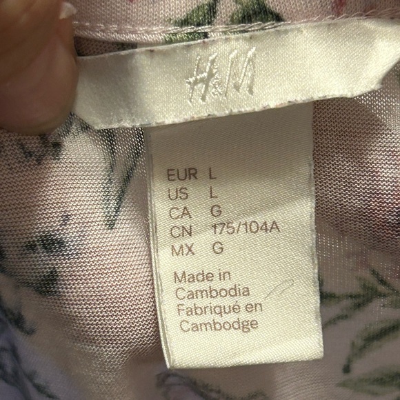 H&M Blouse with Green and Pink Floral Design with butterflies Size Large - Picture 3 of 7